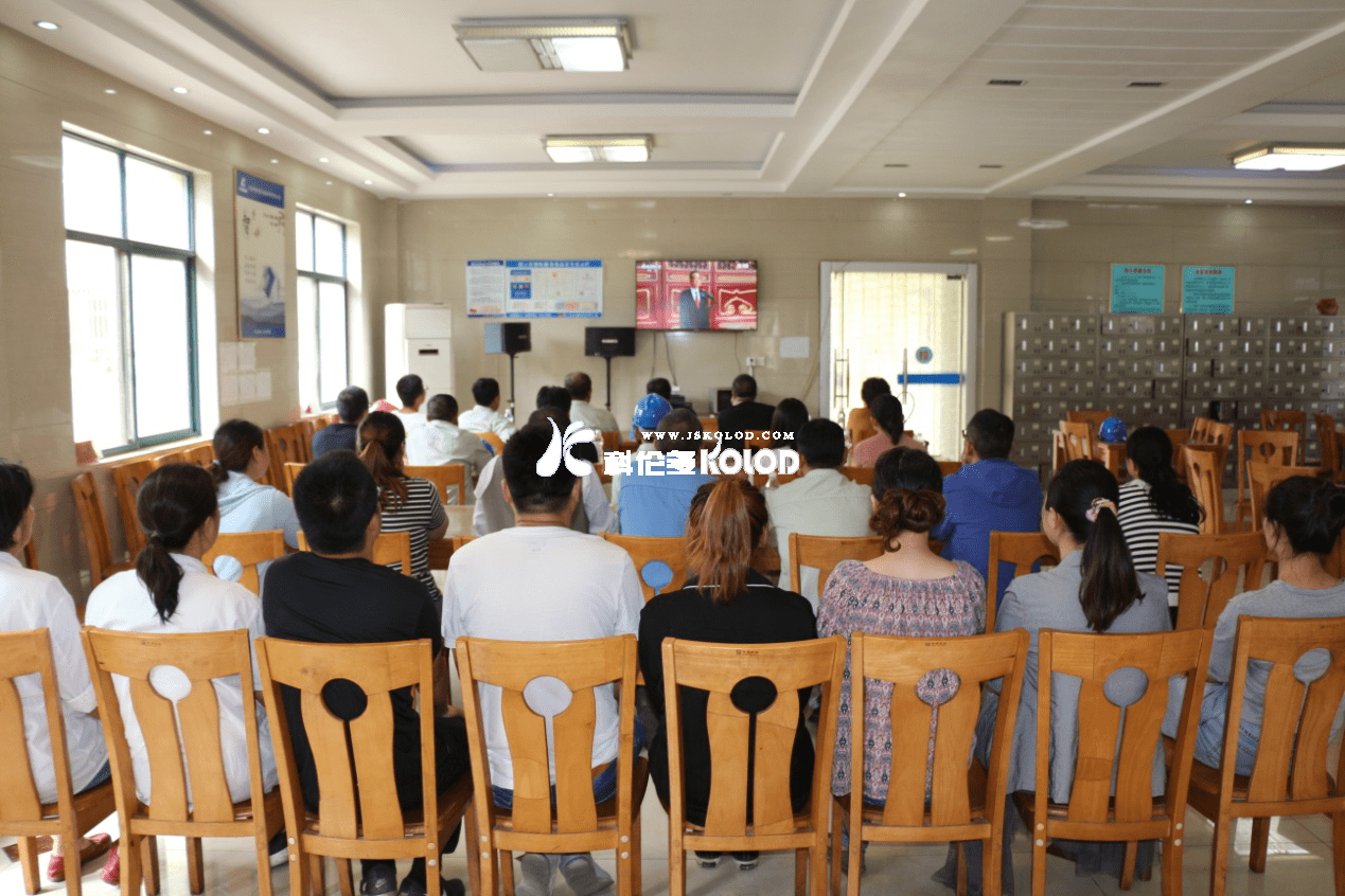 科倫多組織集中觀看新中國成立70周年閱兵儀式